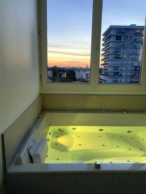 Suite « Body Love » - Jacuzzi Privatif Créteil Exterior foto